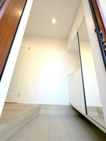 昭島市朝日町5丁目　新築分譲の玄関