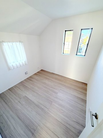 昭島市朝日町5丁目　新築分譲の洋室