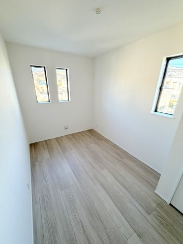 昭島市朝日町5丁目　新築分譲の洋室