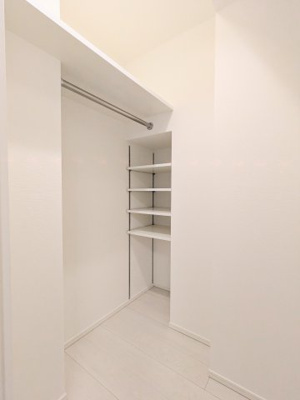 【収納】 | フォースター浅草EAST | ～主寝室のWIC写真～