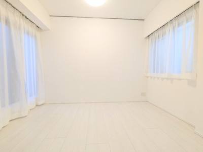 【寝室】 | フォースター浅草EAST | ～WIC付きの主寝室写真～