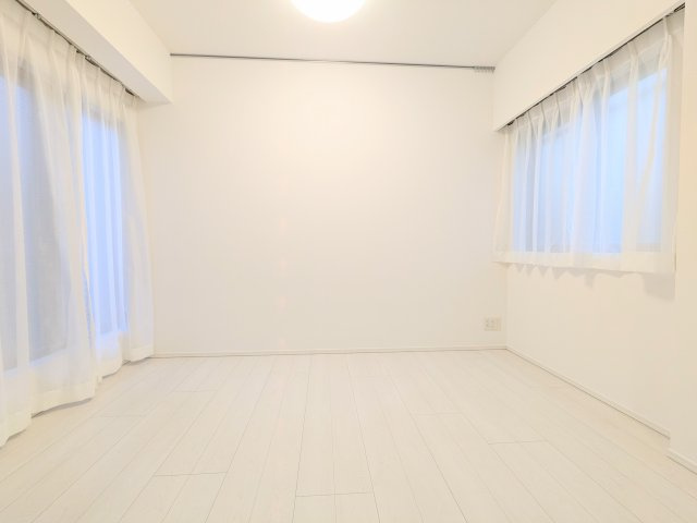 【寝室】 | フォースター浅草EAST | ～WIC付きの主寝室写真～