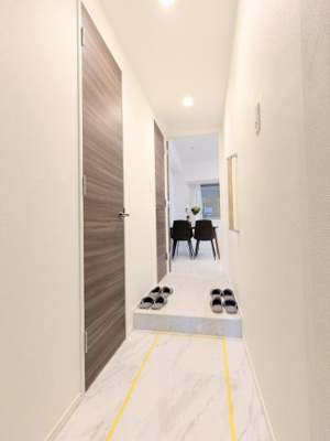 【玄関】 | フォースター浅草EAST | ～収納付き玄関写真～