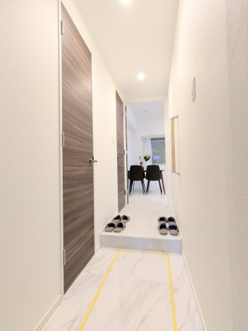 【玄関】 | フォースター浅草EAST | ～収納付き玄関写真～