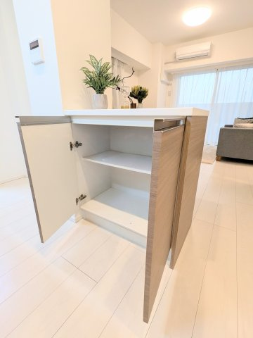 【収納】 | フォースター浅草EAST | ～キッチン裏の収納写真～