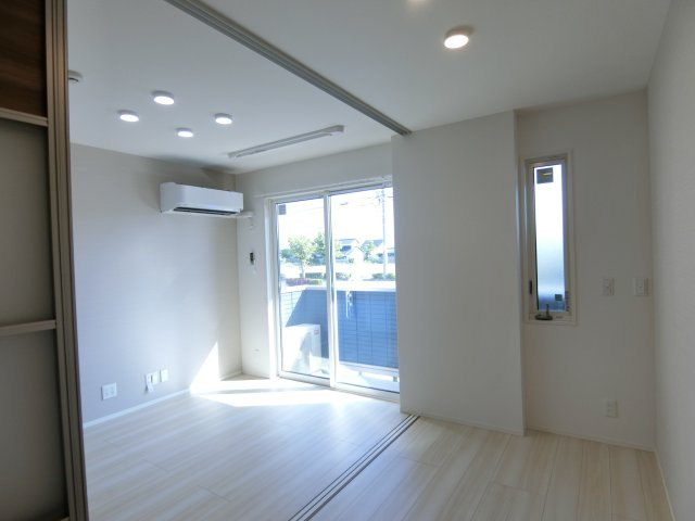 【洋室】 | メゾン　ド　ウミライ元町