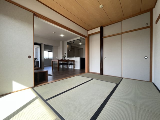 【和室】 | アンピール美しが丘 | リビングダイニングとつながった快適な和室のお部屋。様々な用途にお使いいただけます