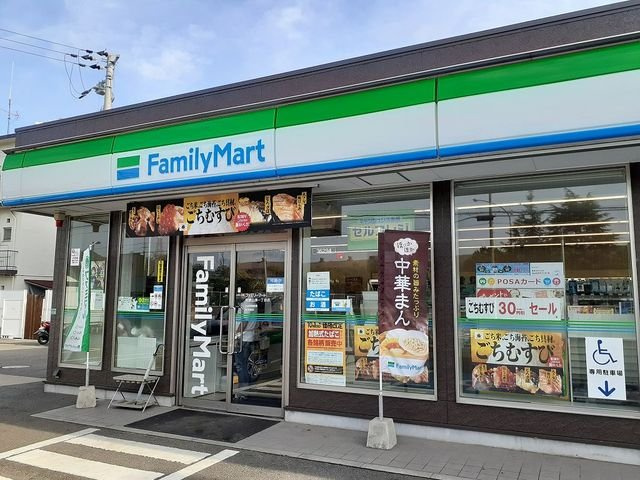 ラ・マーレの周辺|ファミリーマート湊一丁目店様まで1300m