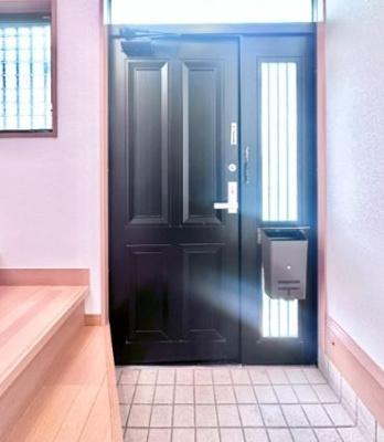 【玄関】 | 北新宿3丁目貸家 | シンプルで使いやすい玄関です