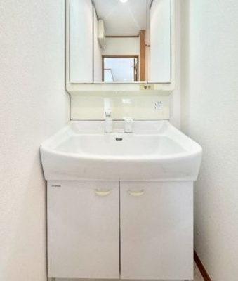 【洗面所】 | 北新宿3丁目貸家 | コンパクトで使いやすい洗面所