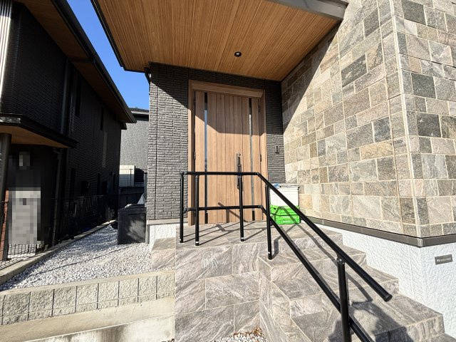 外装も拘りの仕様　一部石貼のＳＨストーンを採用しています
駐車スペースにはＥＶ用屋外充電器有り