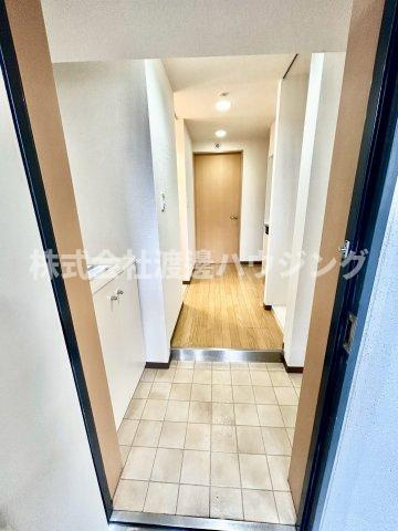 モノロカーレ江坂の玄関