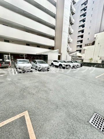 モノロカーレ江坂の駐車場