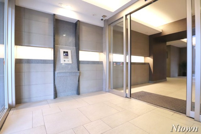 【エントランス】 | プレサンスロジェ丸の内テラス | ゆとりのあるエントランスです