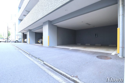 【駐車場】 | プレサンスロジェ丸の内テラス | 車をお持ちの方に嬉しい駐車場付きの物件です