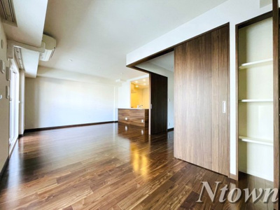 【居間・リビング】 | プレサンスロジェ丸の内テラス | ゆったり過ごせる居間です