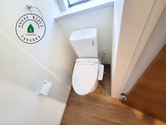 糟屋郡宇美町宇美中央1丁目第4-3棟（2号棟）の内観：施工例|温水洗浄便座を完備しております。2ヶ所にトイレがあるのは朝の慌ただしい時間も安心です。