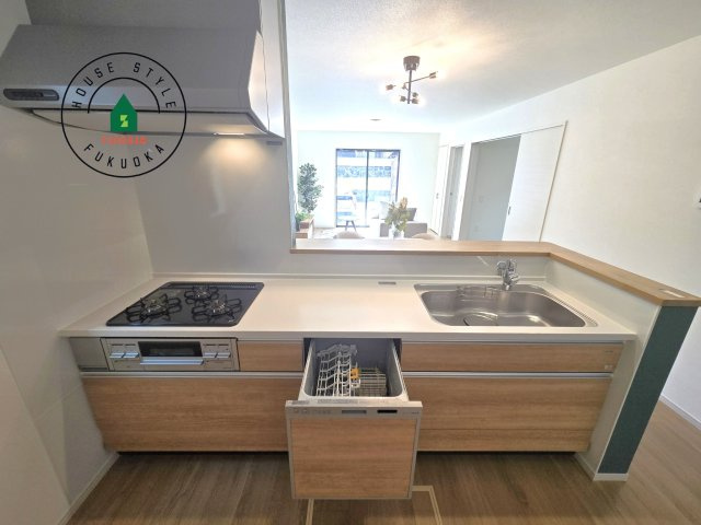 糟屋郡宇美町宇美中央1丁目第4-3棟（2号棟）の内観：施工例|キッチン。グリル・食器洗い乾燥機・浄水器も完備。