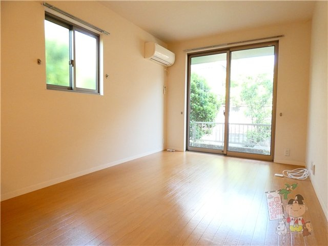 ティユール西市の居間・リビング