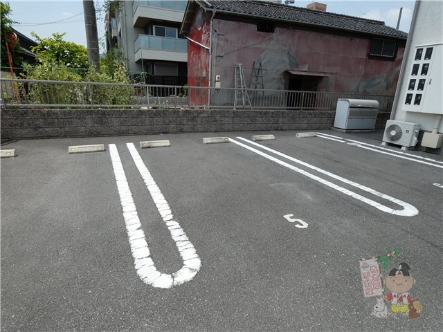 ティユール西市の駐車場