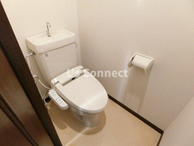 【トイレ】 | ウエスト７泉 | 温水洗浄便座付きのトイレ。