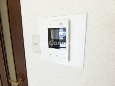 【セキュリティ】 | ウエスト７泉 | 突然の来客時もＴＶモニターホンでしっかり確認。