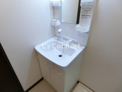 【洗面所】 | ウエスト７泉 | 朝の支度もスムーズな独立洗面台。