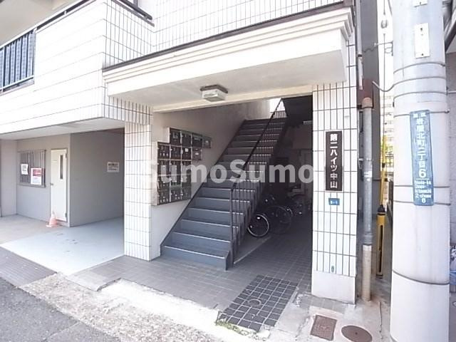 第二ハイツ中山の外観