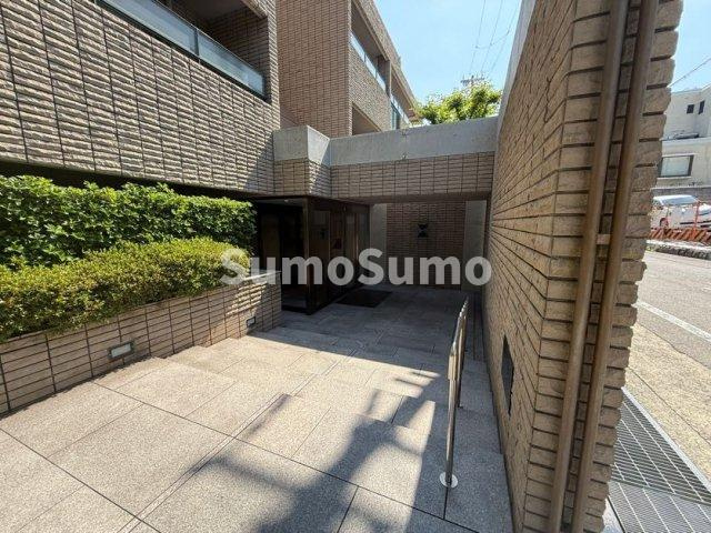 芦屋ロイヤルホームズのエントランス