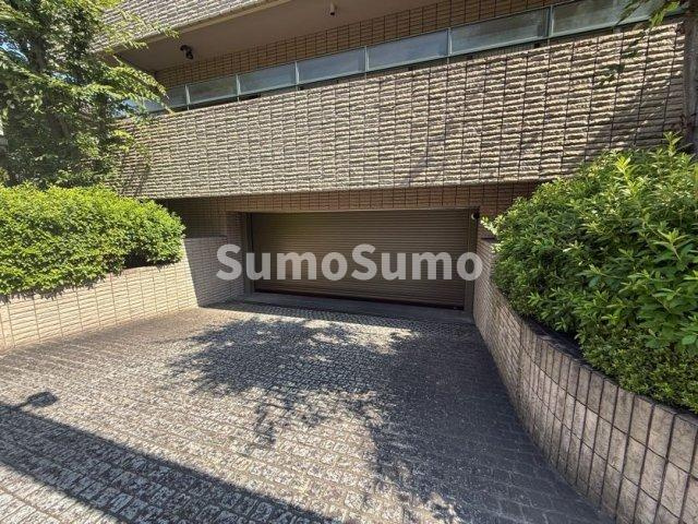芦屋ロイヤルホームズの駐車場