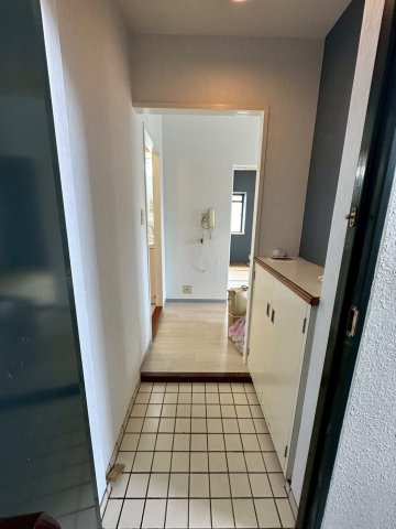 第二庭園ハイツの玄関