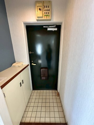 第二庭園ハイツの玄関