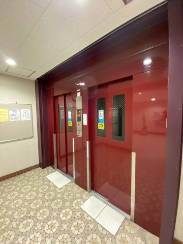 神戸湊町スカイハイツのロビー|ゆとりのあるエントランスです
