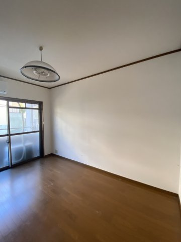 綱崎マンションの洋室