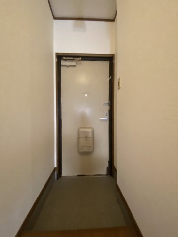 綱崎マンションの玄関