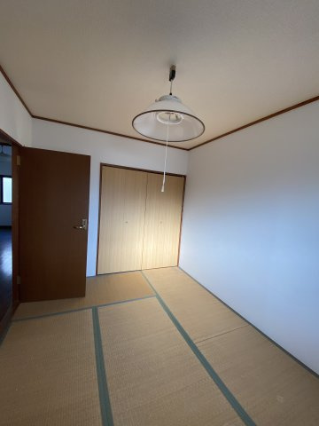 綱崎マンションの寝室