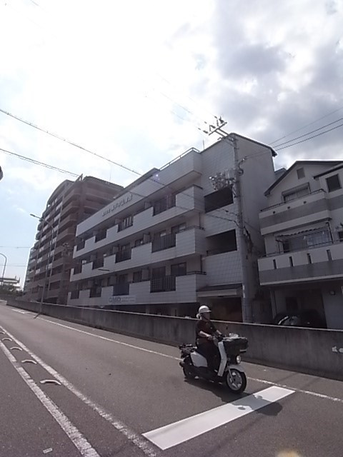 第二ハイツ中山の外観