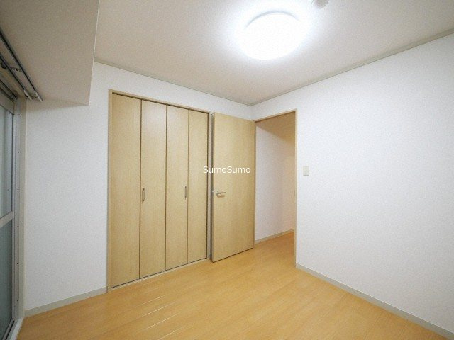 第一双基の寝室