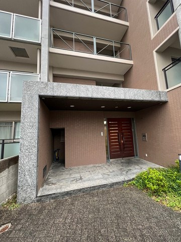 第二阪下マンションのエントランス