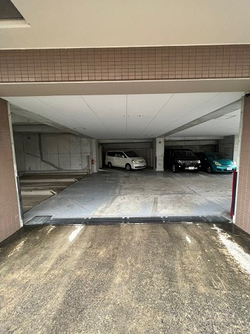 第二阪下マンションの駐車場