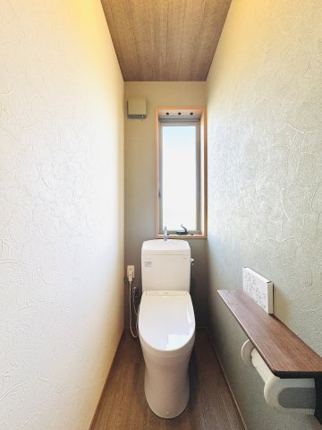 大泉町吉田　中古住宅のトイレ
