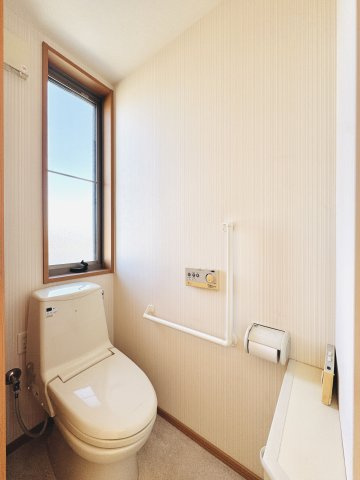 大泉町吉田　中古住宅のトイレ