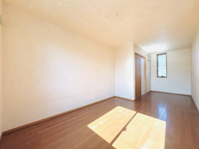 大泉町吉田　中古住宅の洋室