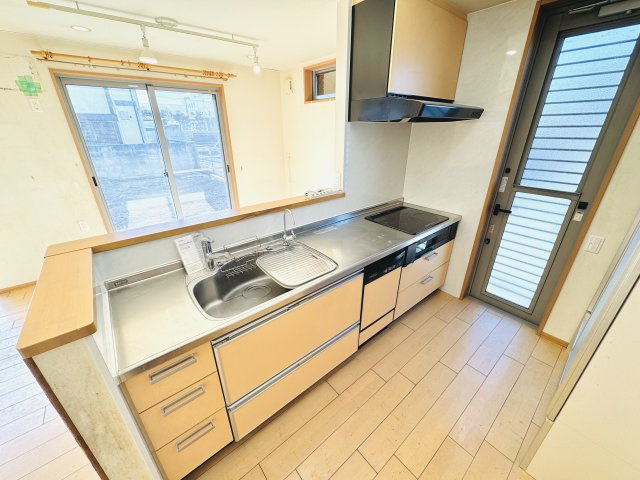 大泉町吉田　中古住宅のキッチン