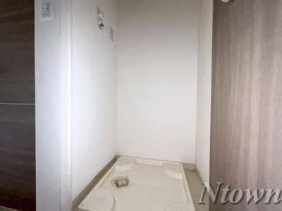 【設備】 | プレサンスSAKAEリバースタイル | 洗濯機置き場です