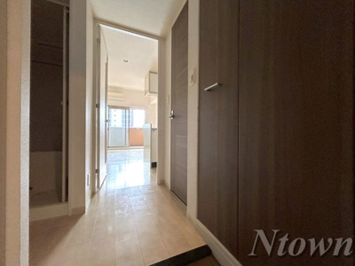 【玄関】 | プレサンスSAKAEリバースタイル | 収納もある玄関です