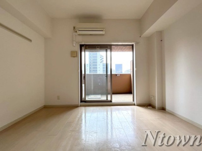 【居間・リビング】 | プレサンスSAKAEリバースタイル | ゆったりとした居間です