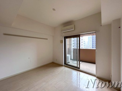 【居間・リビング】 | プレサンスSAKAEリバースタイル | ゆったりとした居間です