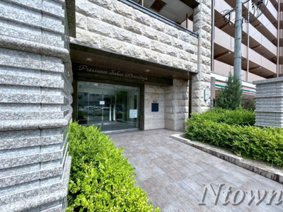 【エントランス】 | プレサンスSAKAEリバースタイル | 清潔なエントランスです