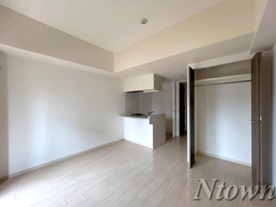 【居間・リビング】 | プレサンスSAKAEリバースタイル | 居間です